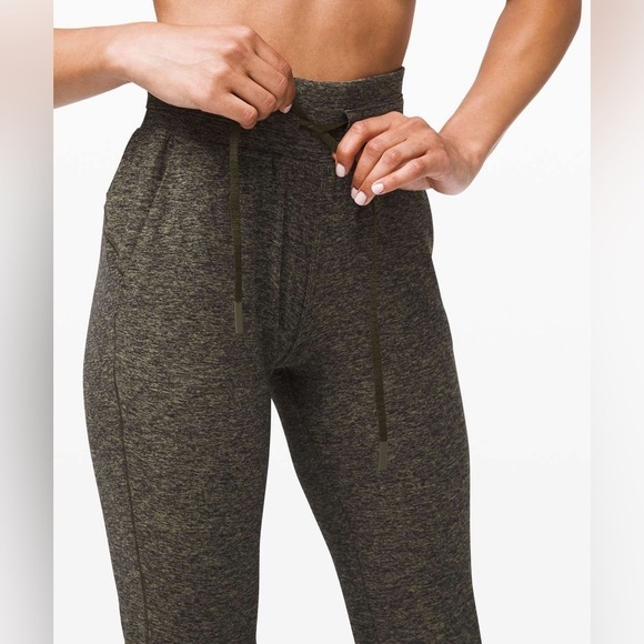 Lululemon Ready To Rulu Pant, size 4 - Picture 4 of 11